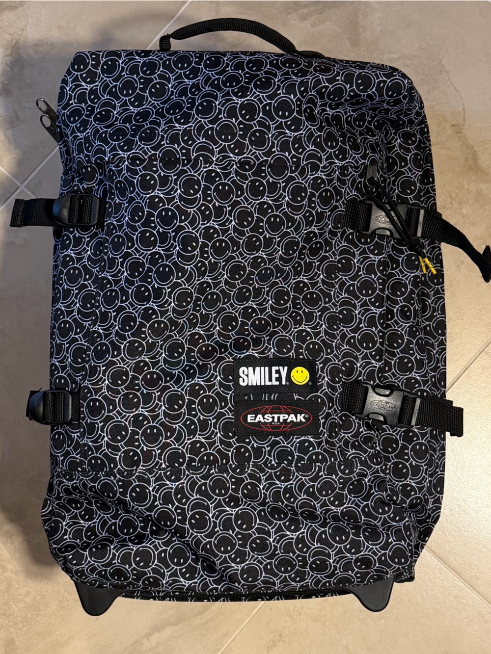 Eastpak Smiley carryon
